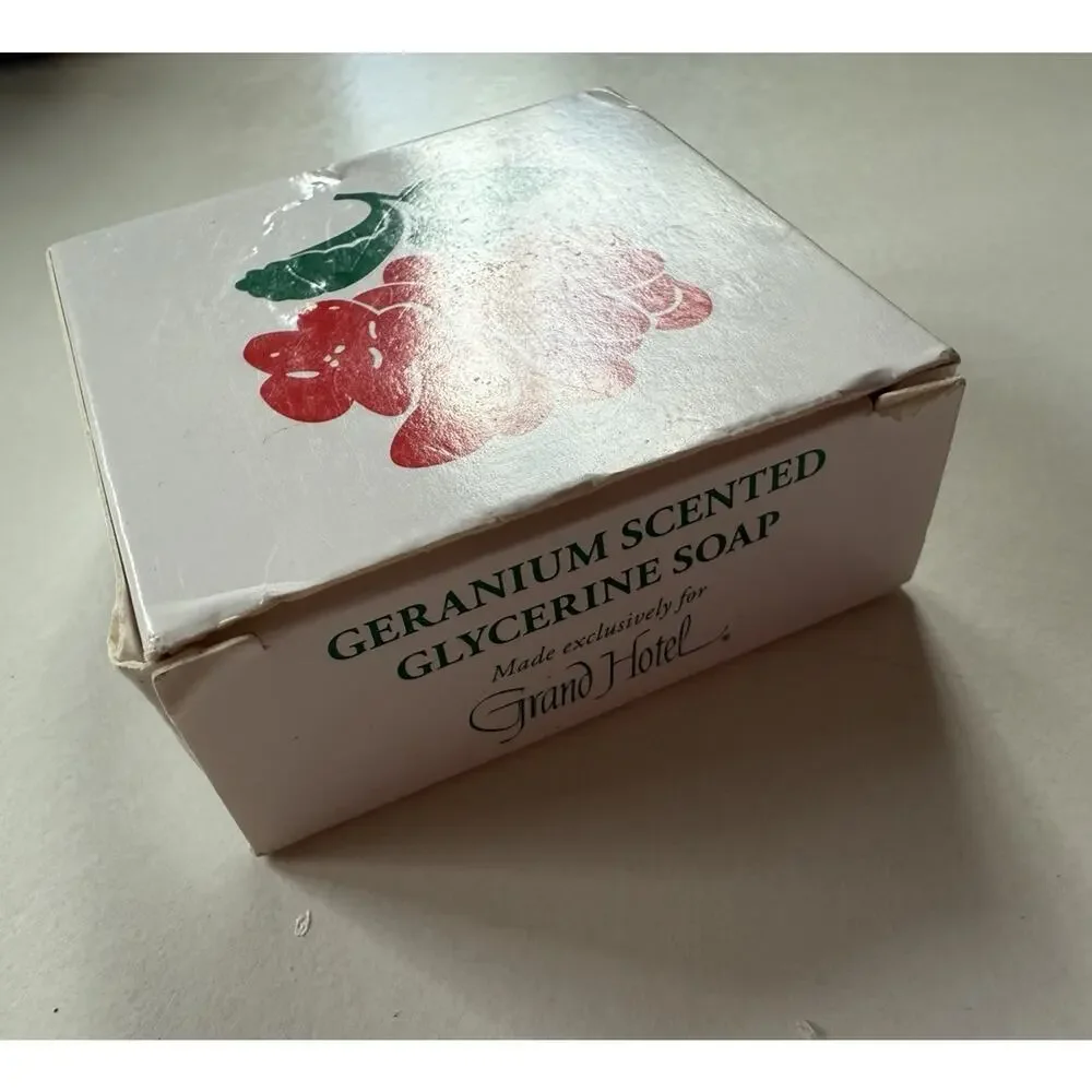 Vintage‎ Grand Hotel Geranium Glycerine Bar Soap, Round, Boxed, Red